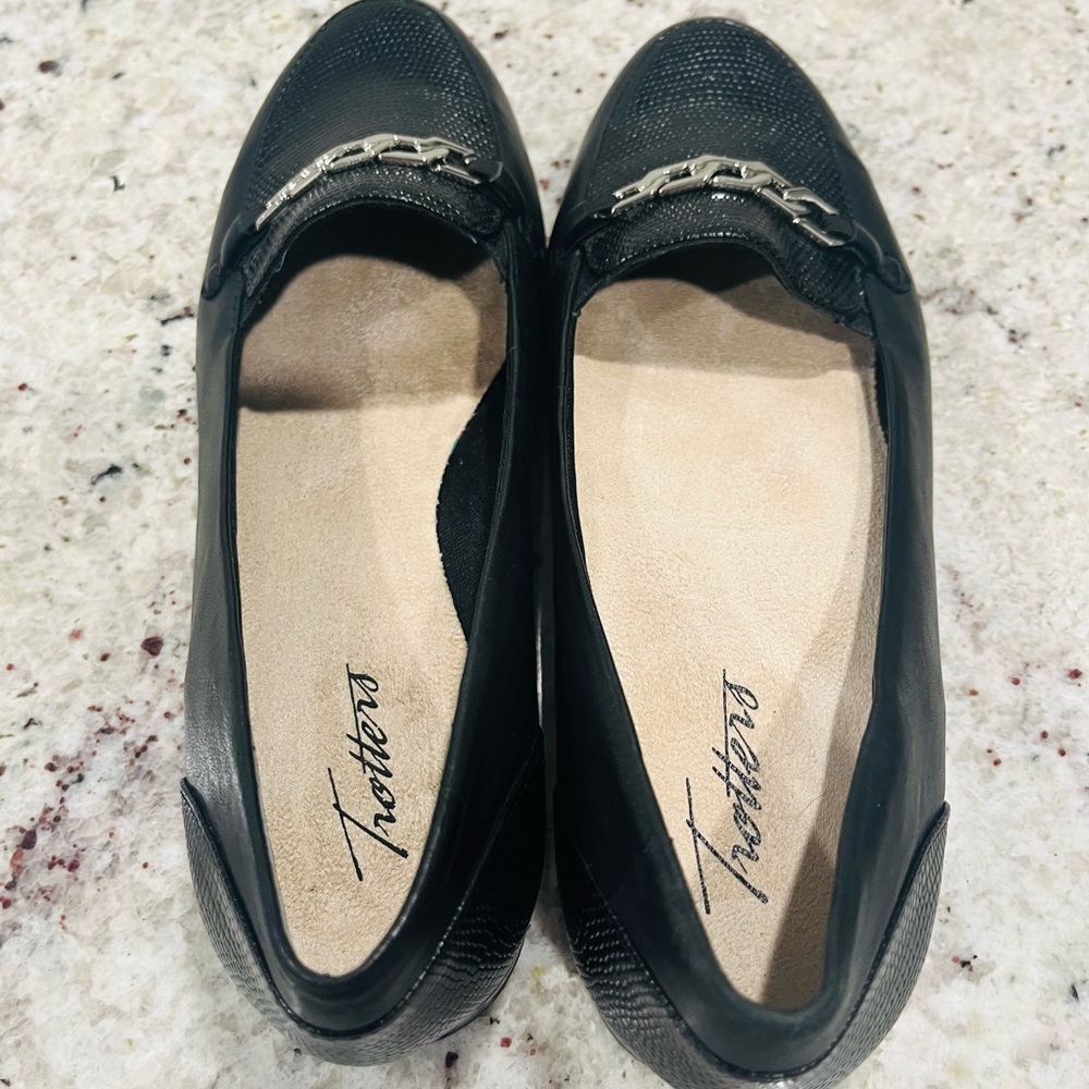 EUC Black Leather Women's Loafers